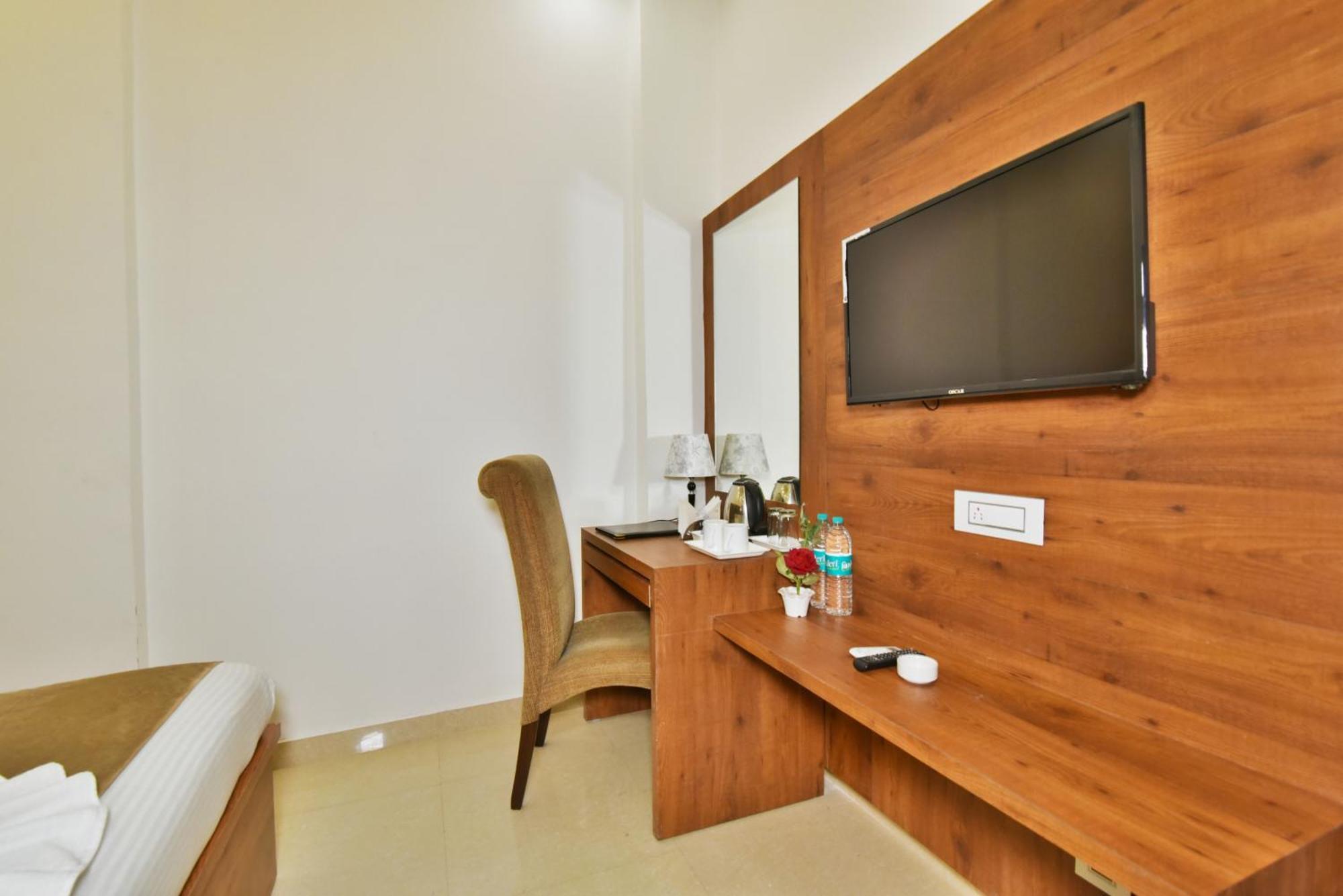 Hk Backpackers-Luxury Rooms & Dormitory Amritsar Exterior photo