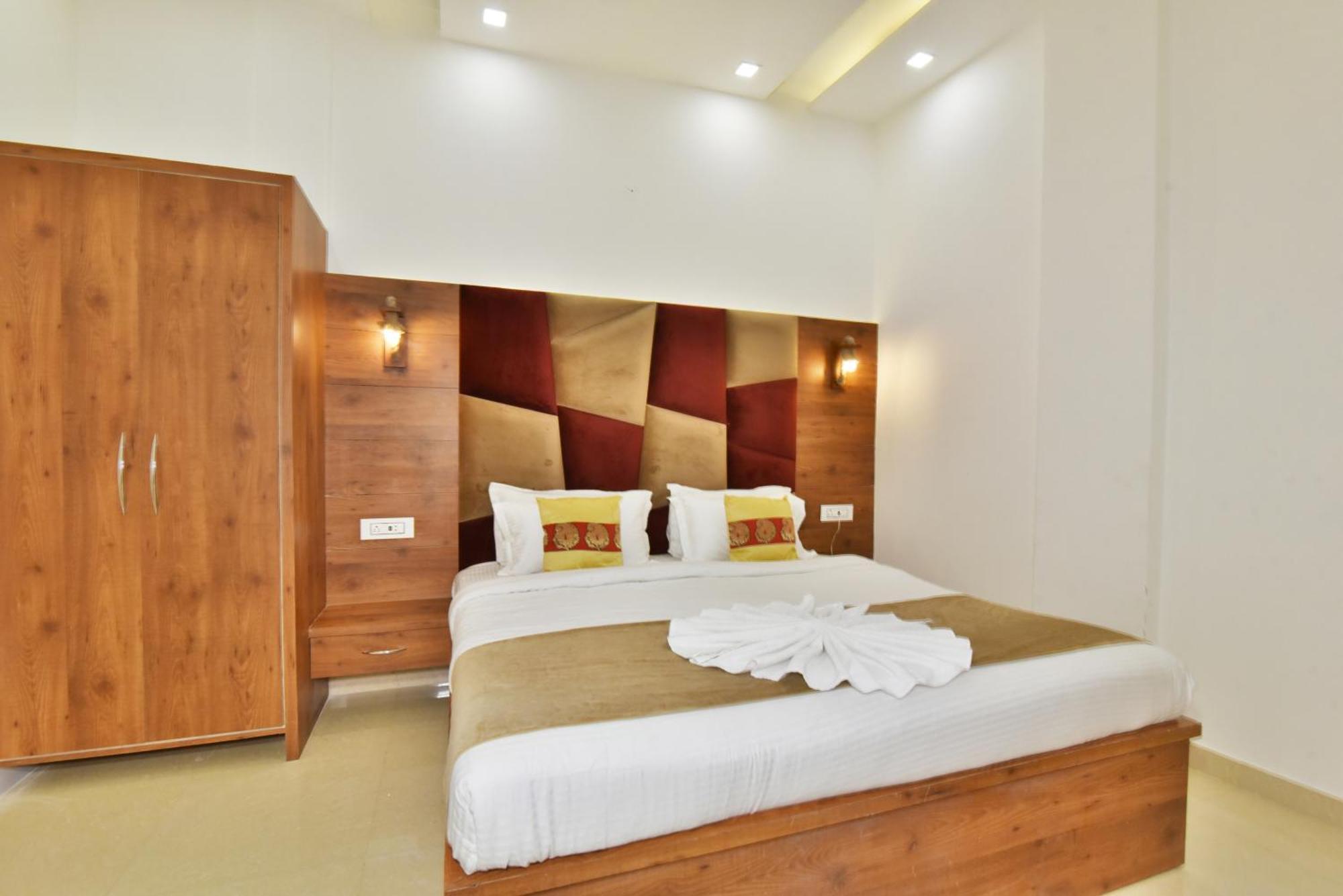 Hk Backpackers-Luxury Rooms & Dormitory Amritsar Exterior photo