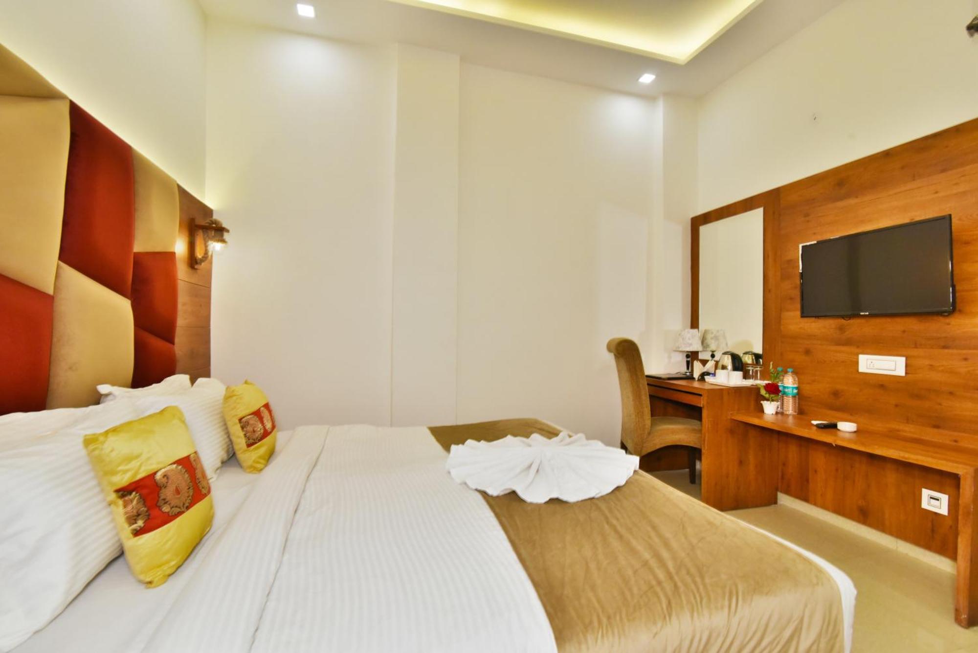 Hk Backpackers-Luxury Rooms & Dormitory Amritsar Exterior photo